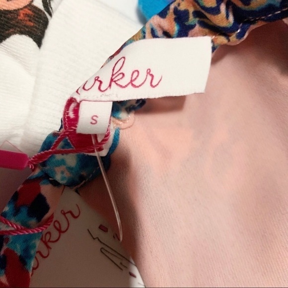 Parker Women’s Off the Shoulder English Top - Picture 4 of 8